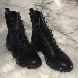 Women’s black combat boots NEW!!